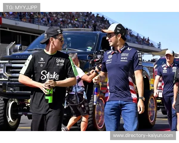 F1车手参与慈善活动,回馈当地社区