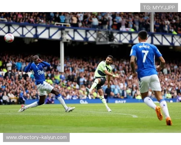 巴里破门后庆祝，埃弗顿小将信心爆棚